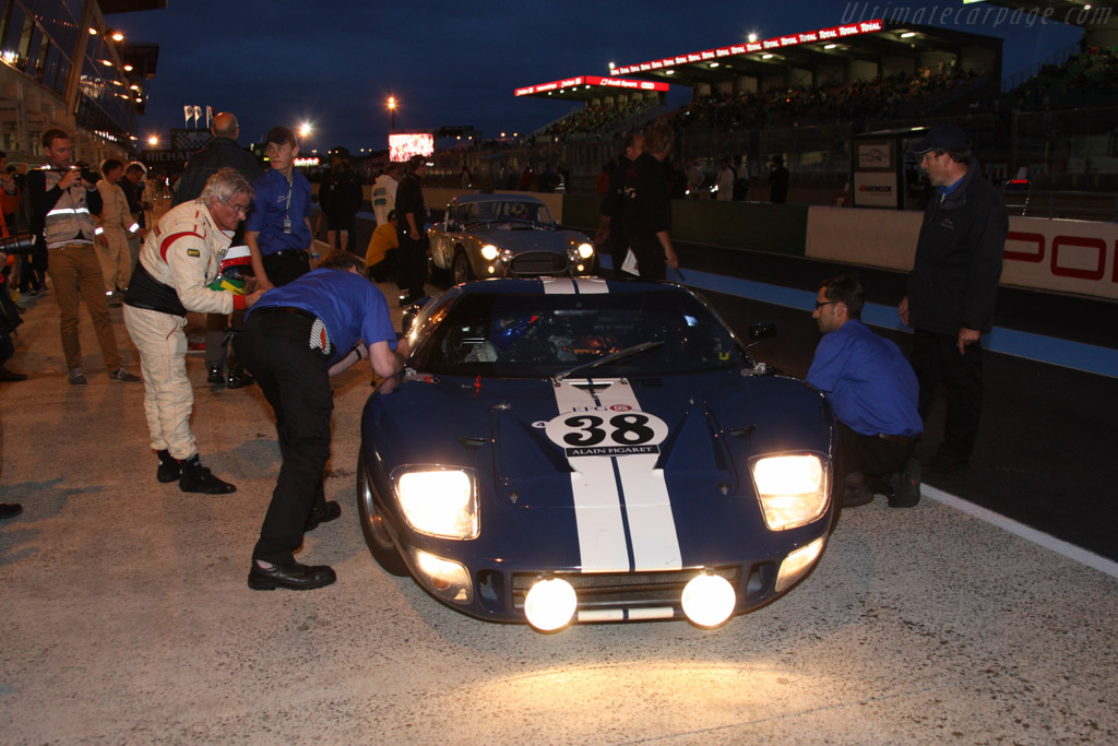 Ford GT40 - Chassis: GT40P/1024 - Driver: Jose Manuel Albuquerque / Francisco Albuquerque - 2014 Le Mans Classic