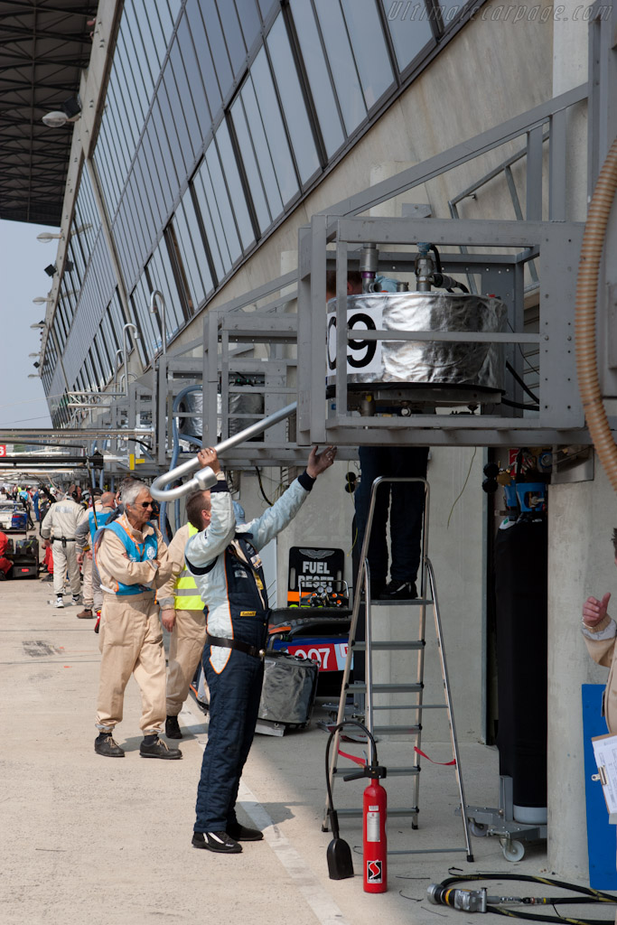 Aston Martin packing up   - 2011 Le Mans Test