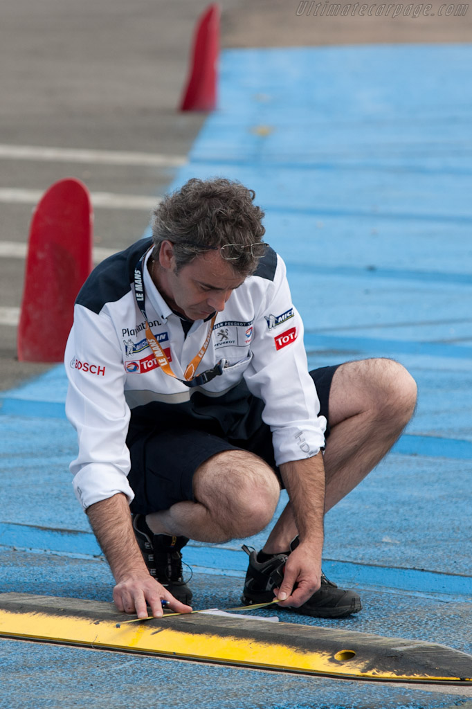 Peugeot engineer measuring the kerbs   - 2011 Le Mans Test