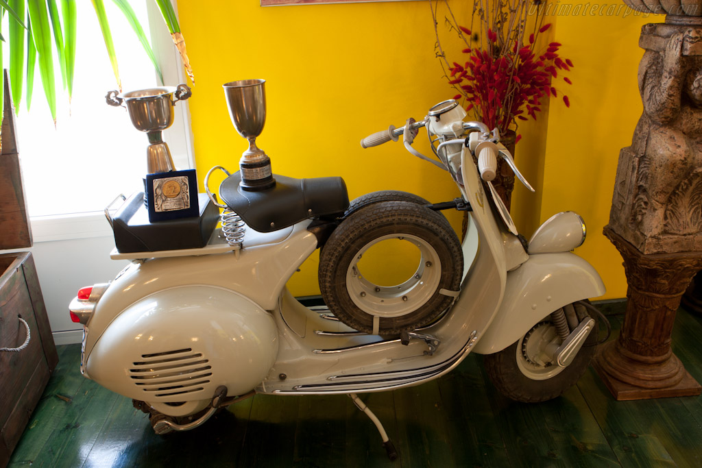 Fabrizio Violati's modified Vespa   - Maranello Rosso