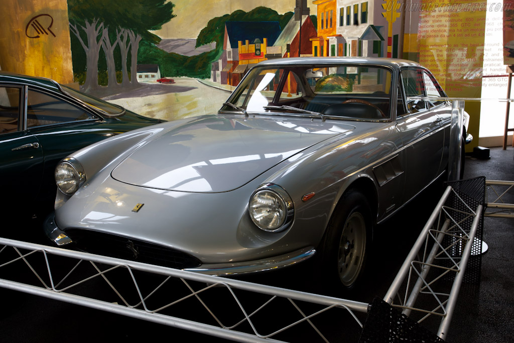 Ferrari 365 GTC   - Maranello Rosso