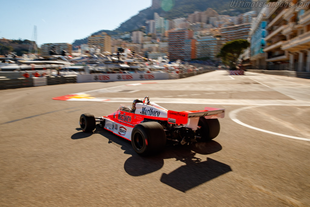 McLaren M26