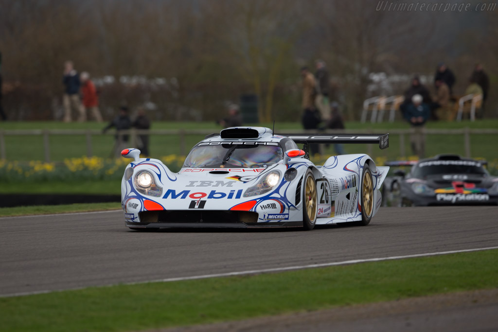 Porsche 911 GT1 '98 - Chassis: GT1/98-003 - Entrant: Porsche Museum - Driver: Dario Franchitti - 2017 Goodwood Members' Meeting