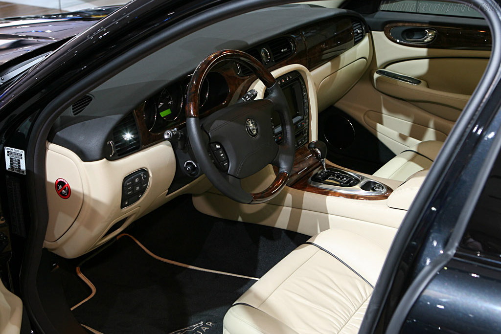 Jaguar XJR Portfolio   - 2006 Mondial de l'Automobile Paris