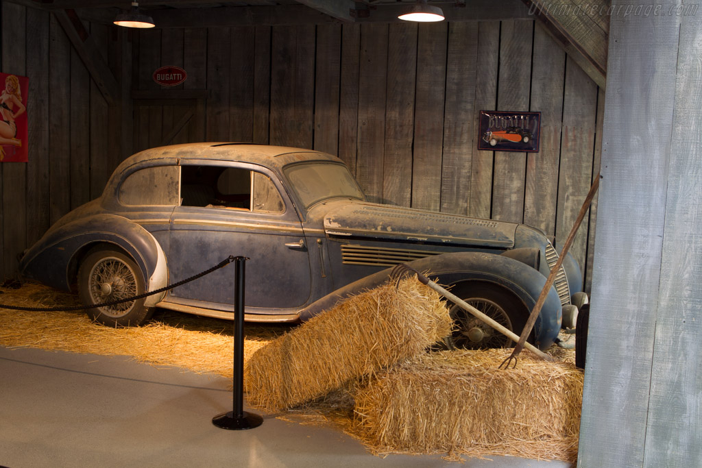 Barn-find display   - Mullin Automotive Museum