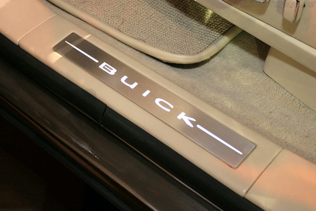 Buick Enclave Concept   - 2006 North American International Auto Show (NAIAS)