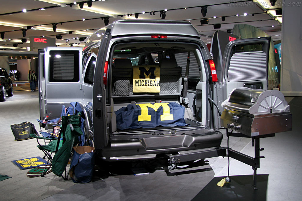 Tailgate party   - 2006 North American International Auto Show (NAIAS)