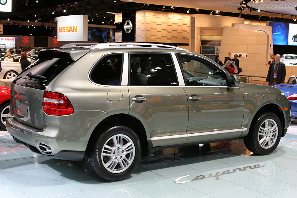 Porsche Cayenne   - 2007 North American International Auto Show (NAIAS)