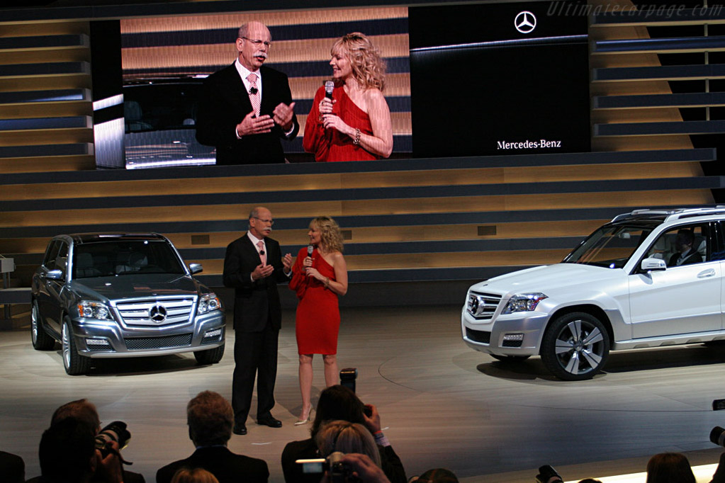 Dr Zetsche and Kim Cattrall   - 2008 North American International Auto Show (NAIAS)