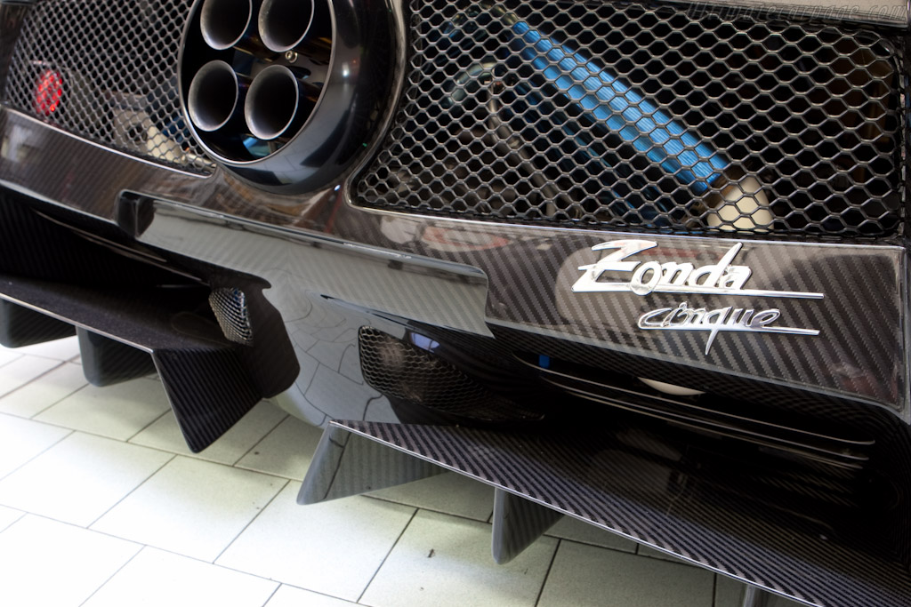 Pagani Zonda Cinque   - Horacio Pagani and his dream in carbon-fibre