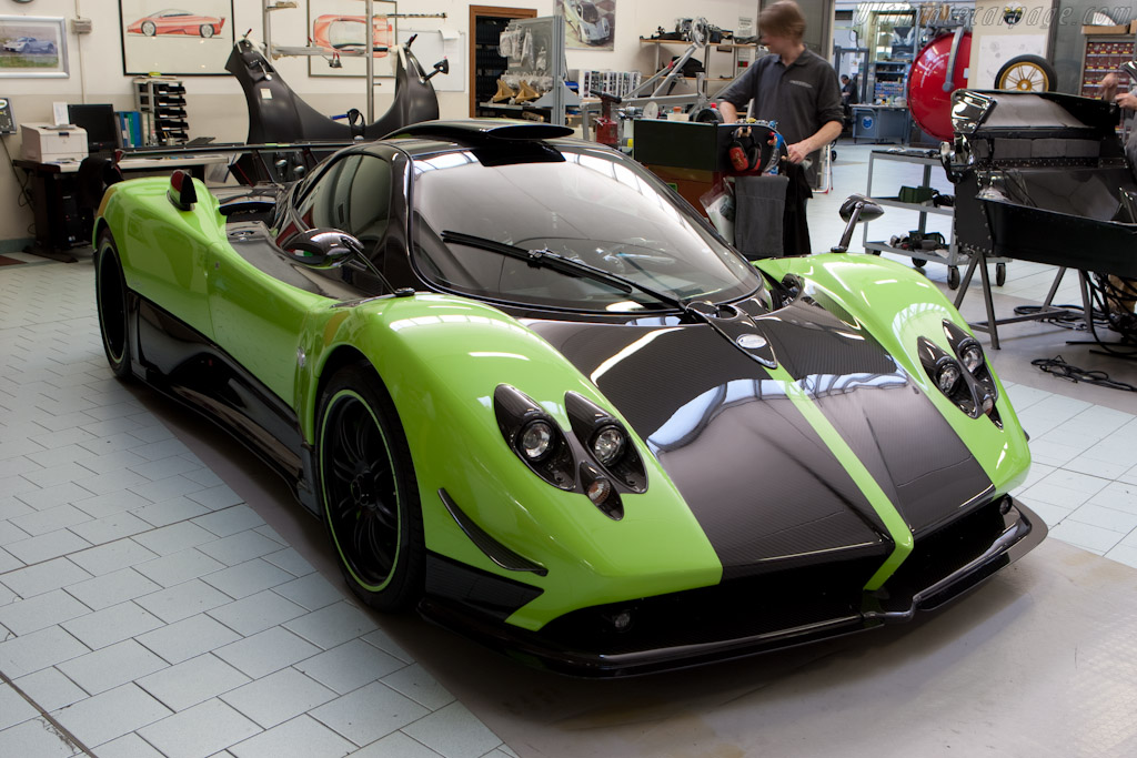 Pagani Zonda Cinque   - Horacio Pagani and his dream in carbon-fibre