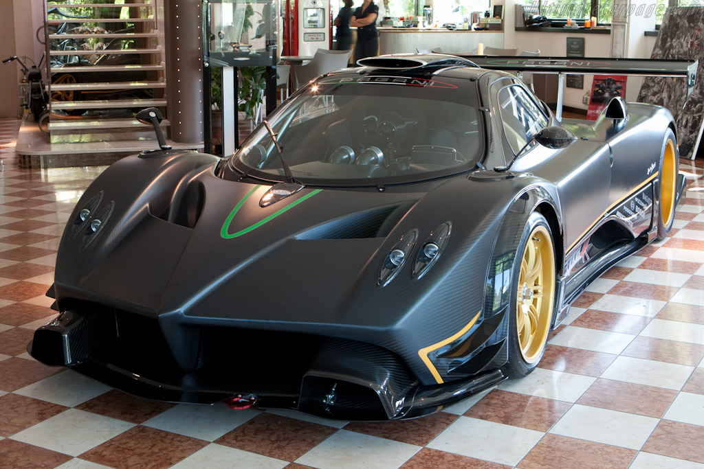 Pagani Zonda R - Chassis: ZR02  - Horacio Pagani and his dream in carbon-fibre