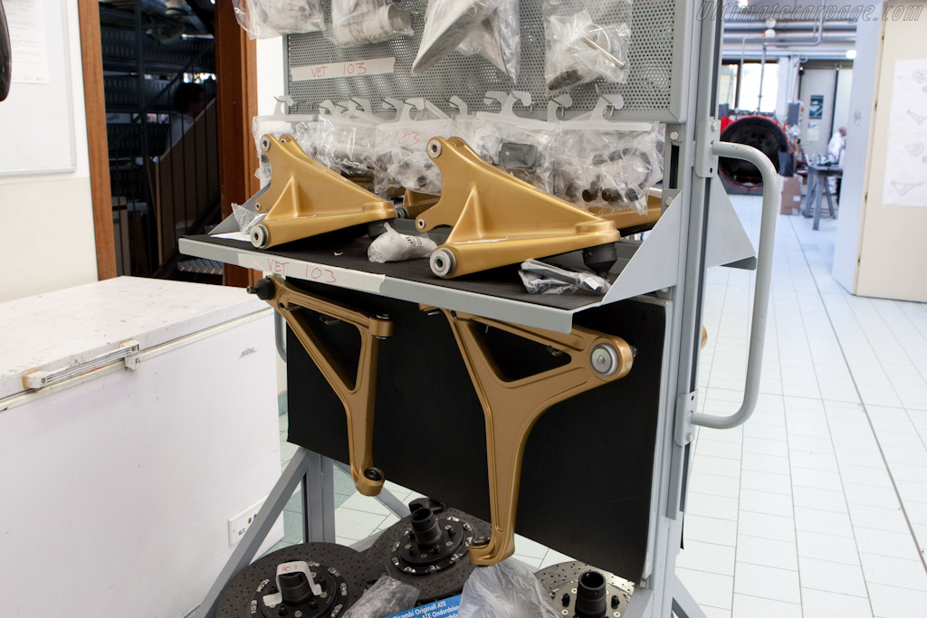 Suspension components   - Horacio Pagani and his dream in carbon-fibre