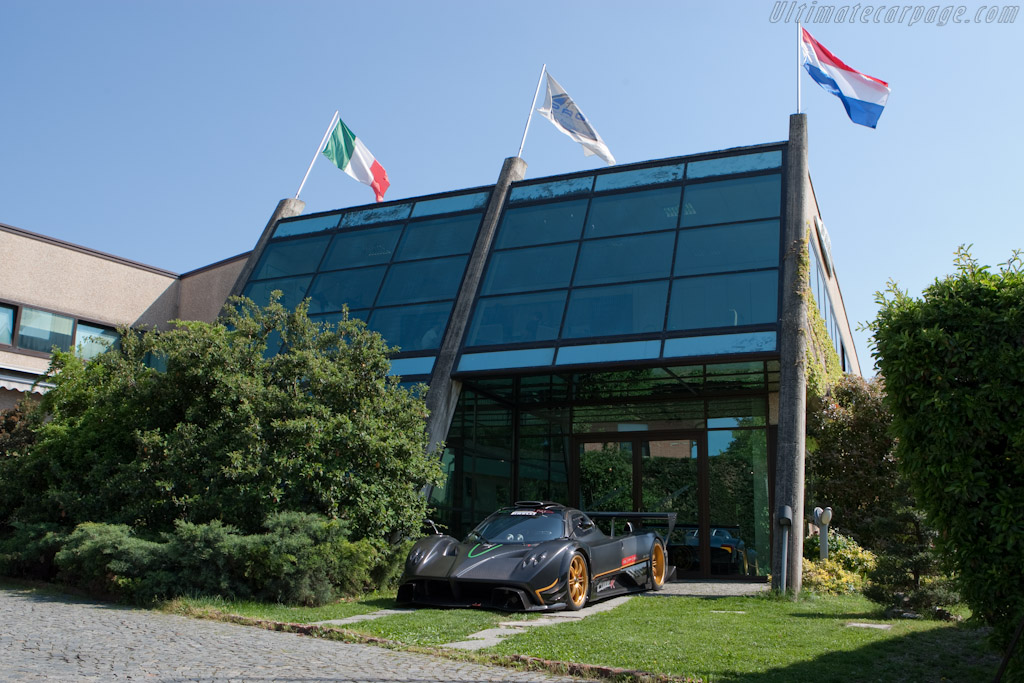 Welcome to Pagani   - Horacio Pagani and his dream in carbon-fibre