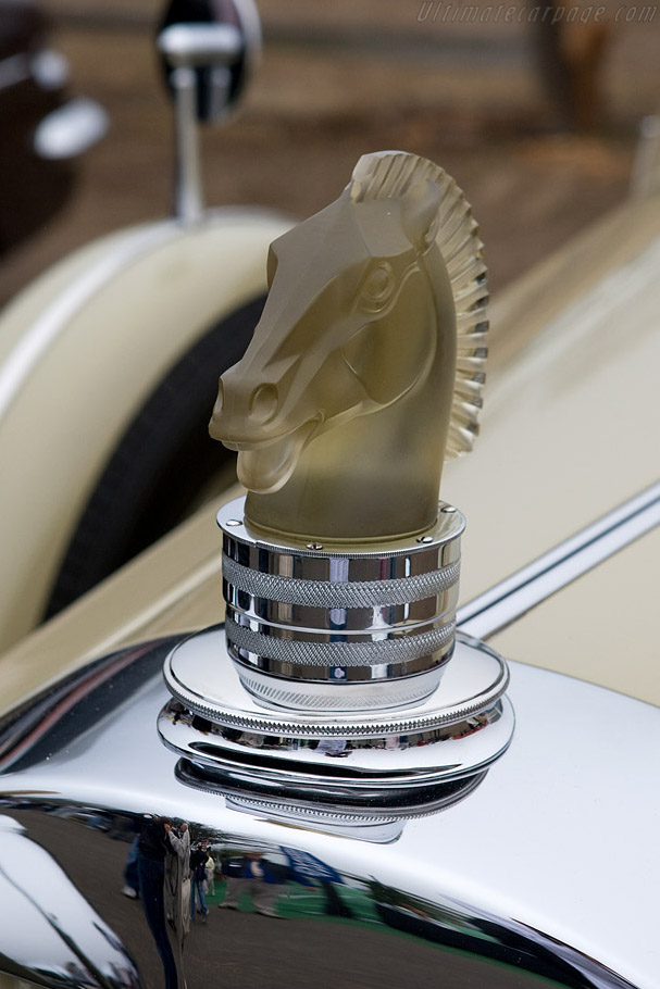 One horse up front and many more behind it   - 2008 Pebble Beach Concours d'Elegance