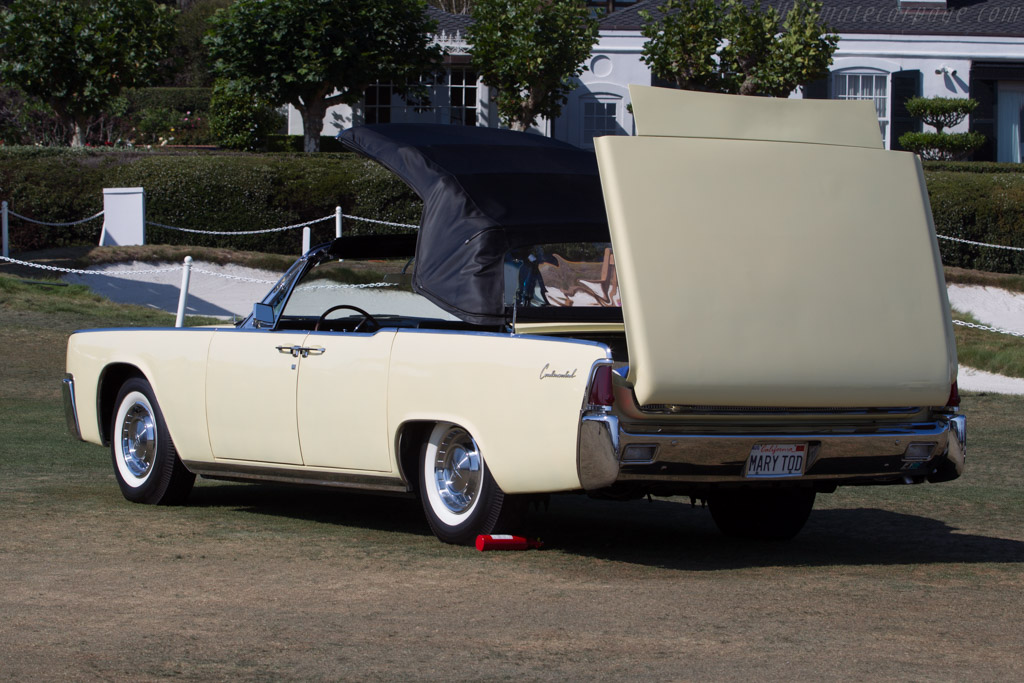 Lincoln Continental Convertible  - Entrant: John Kiszla - 2015 Pebble Beach Concours d'Elegance