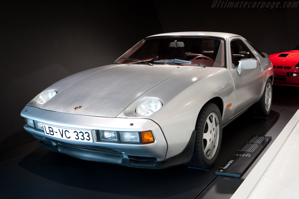 Porsche 928   - Porsche Museum Visit
