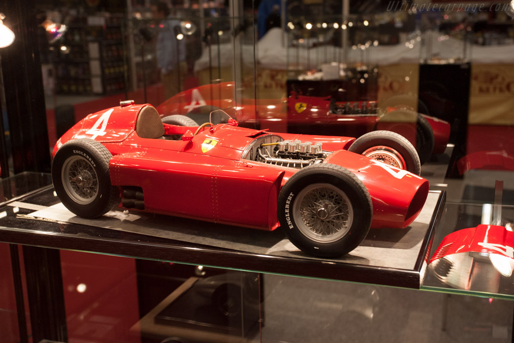 Welcome to Retromobile   - 2013 Retromobile