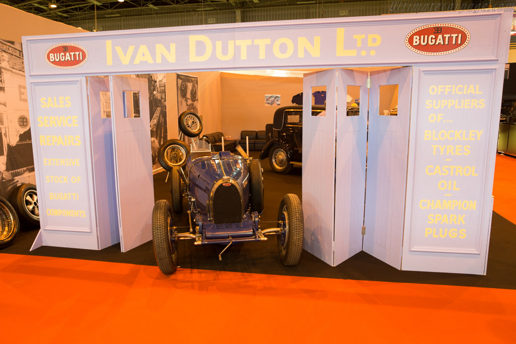 Welcome to Retromobile   - 2016 Retromobile