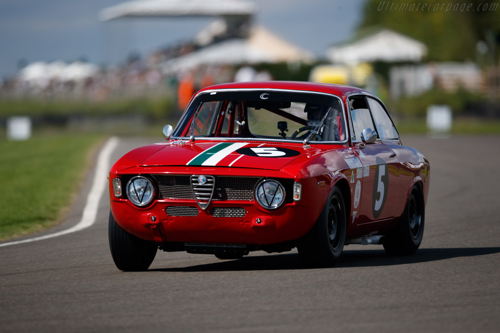 Alfa Romeo Giulia GTA - Chassis: AR613073 - Entrant: Conrad Ulrich - Driver: André Lotterer - 2018 Goodwood Revival