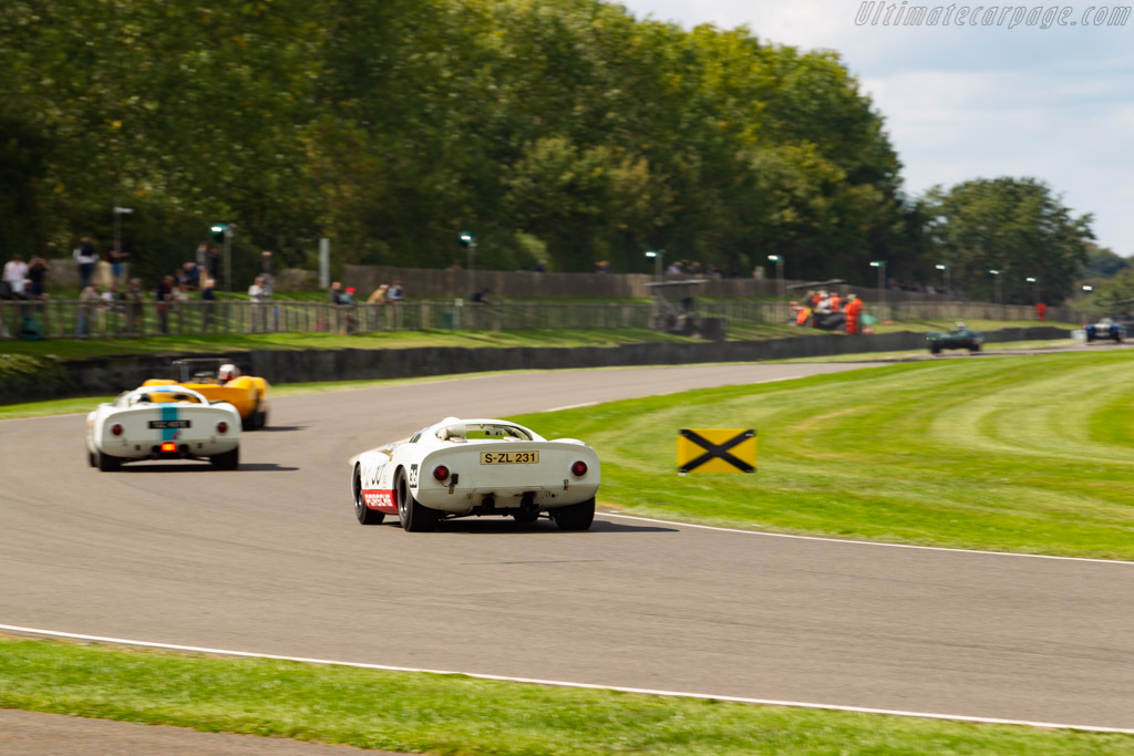 Porsche 910 - Chassis: 910-005 - Entrant: Uwe Bruschnik - Driver: Jürgen Rudolph - 2018 Goodwood Revival