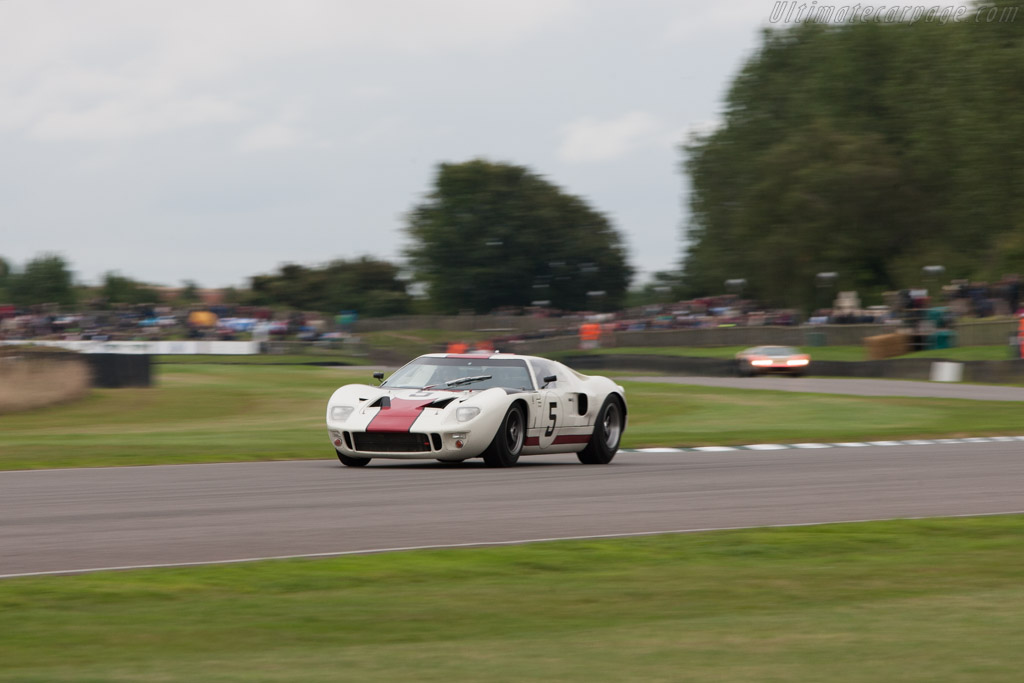 Ford GT40 - Chassis: GT40P/1010 - Entrant: Adrian Newey - Driver: Adrian Newey / Kenny Brack - 2013 Goodwood Revival