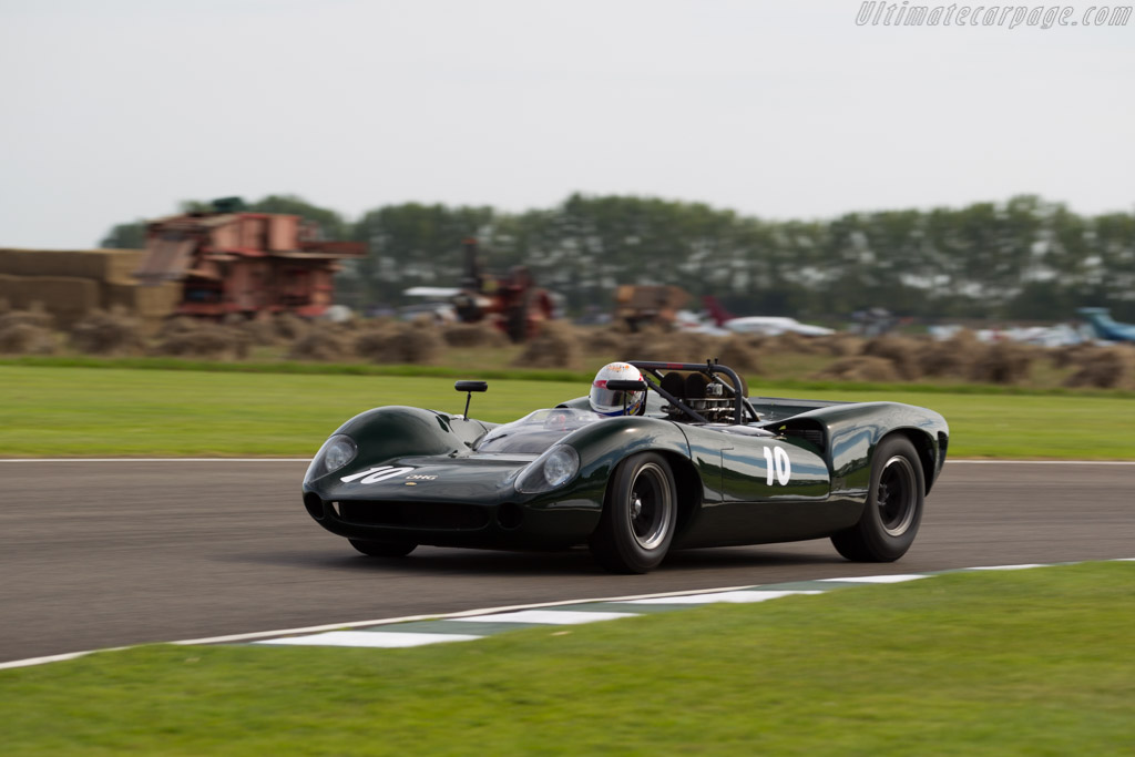 Lola T70 Chevrolet - Chassis: SL70/11 - Entrant: David Hart - Driver: Hans Hugenholtz - 2015 Goodwood Revival