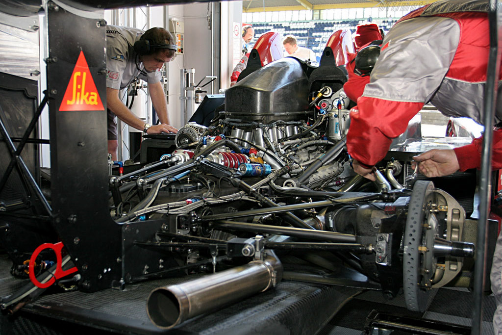 Last minute adjustments - Chassis: LC70-02 - Entrant: Swiss Spirit - 2006 Le Mans Series Nurburgring 1000 km