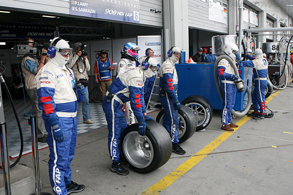 Ready for another quick stop   - 2007 Le Mans Series Nurburgring 1000 km
