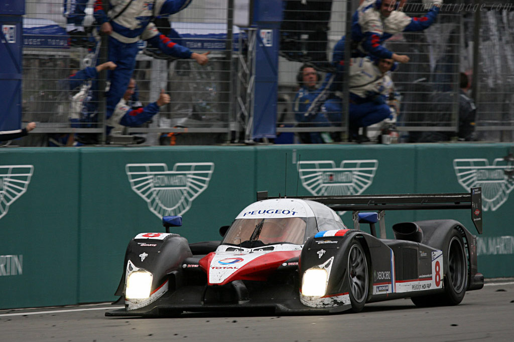 Sarrazin is welcomed by his crew - Chassis: 908-03 - Entrant: Team Peugeot Total - 2007 Le Mans Series Nurburgring 1000 km