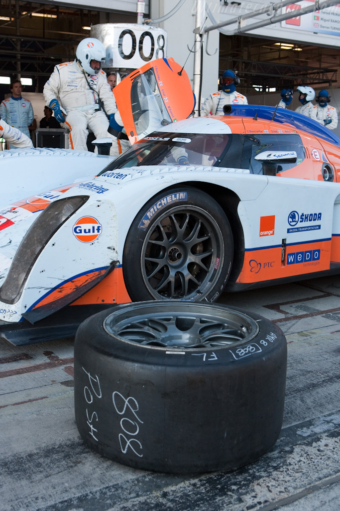 Fresh rubber for the 008 - Chassis: B0860-HU02  - 2009 Le Mans Series Nurburgring 1000 km