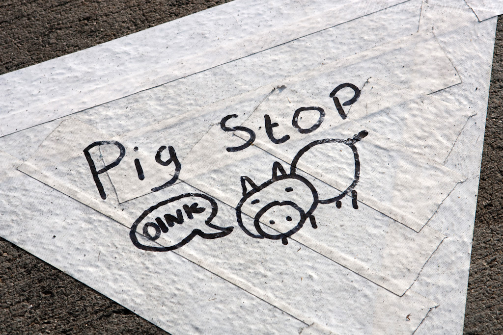 Pitlane humor   - 2009 Le Mans Series Nurburgring 1000 km