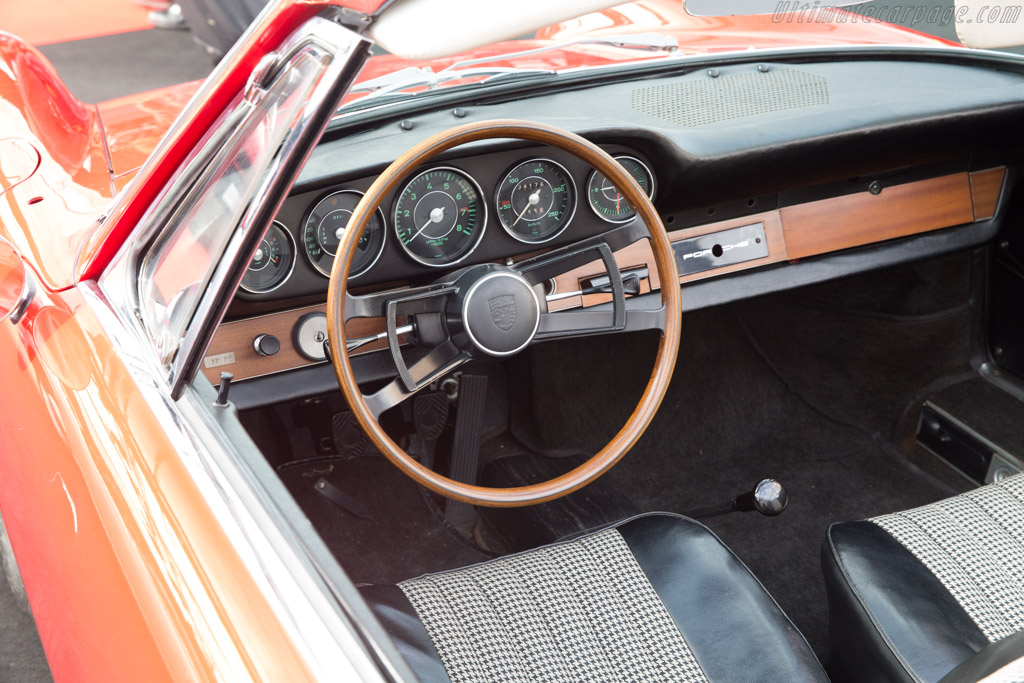 Porsche 901 Cabriolet - Chassis: 13360  - 2017 Retromobile