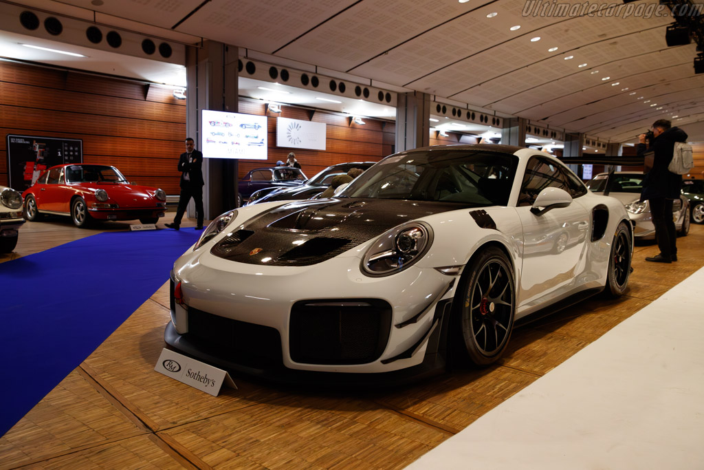Porsche 911 GT2 RS Clubsport - Chassis: WP0ZZZ99ZKS197118  - 2025 Retromobile