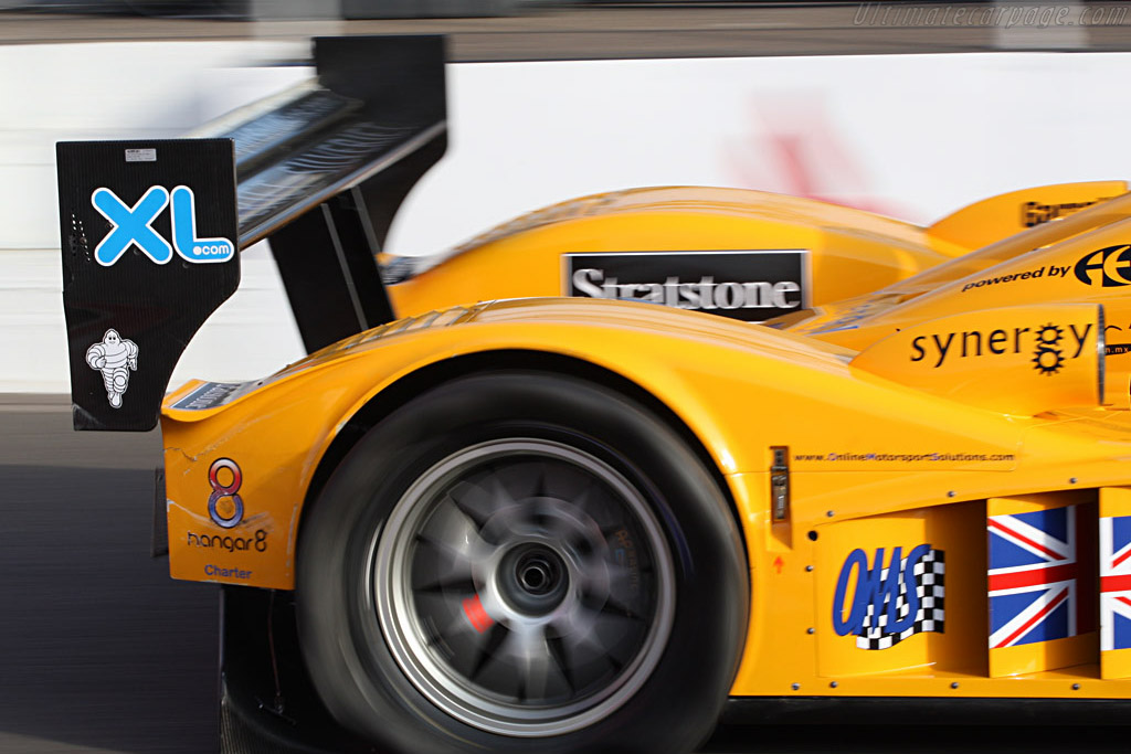 Flat tire for Chamberlain Lola - Chassis: B0610-HU07 - Entrant: Chamberlain Synergy - 2007 Le Mans Series Silverstone 1000 km