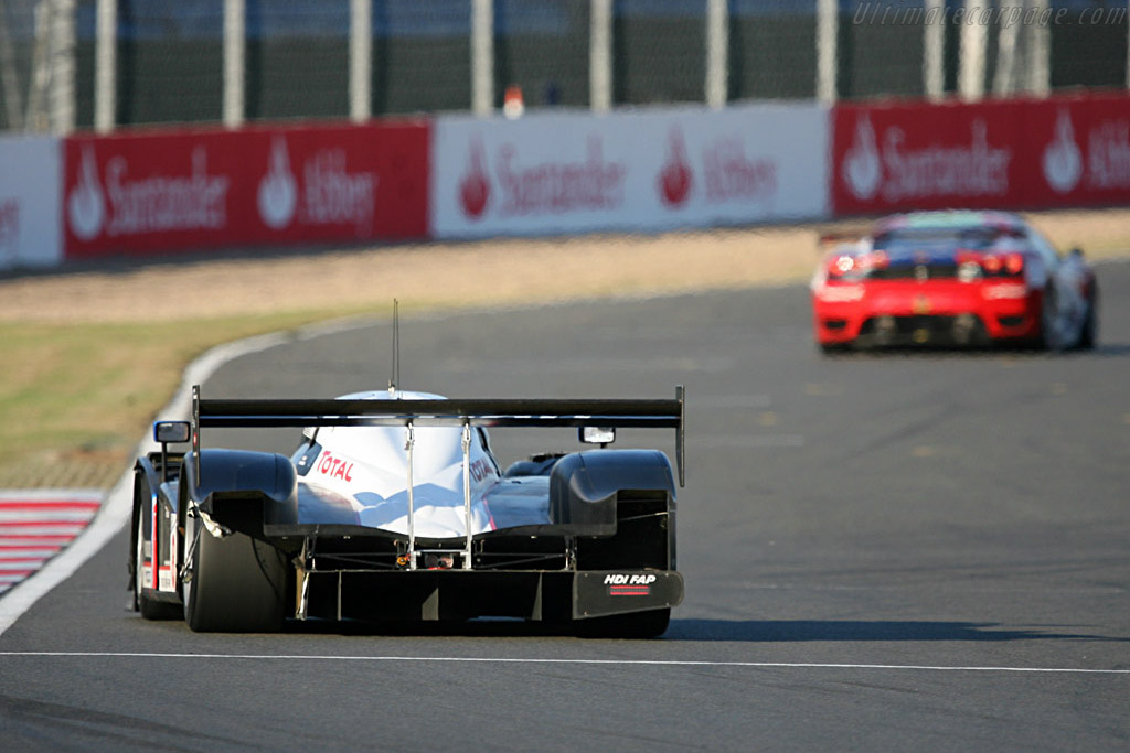 Note the fatal missing bodywork for #8 - Chassis: 908-03 - Entrant: Team Peugeot Total - 2007 Le Mans Series Silverstone 1000 km