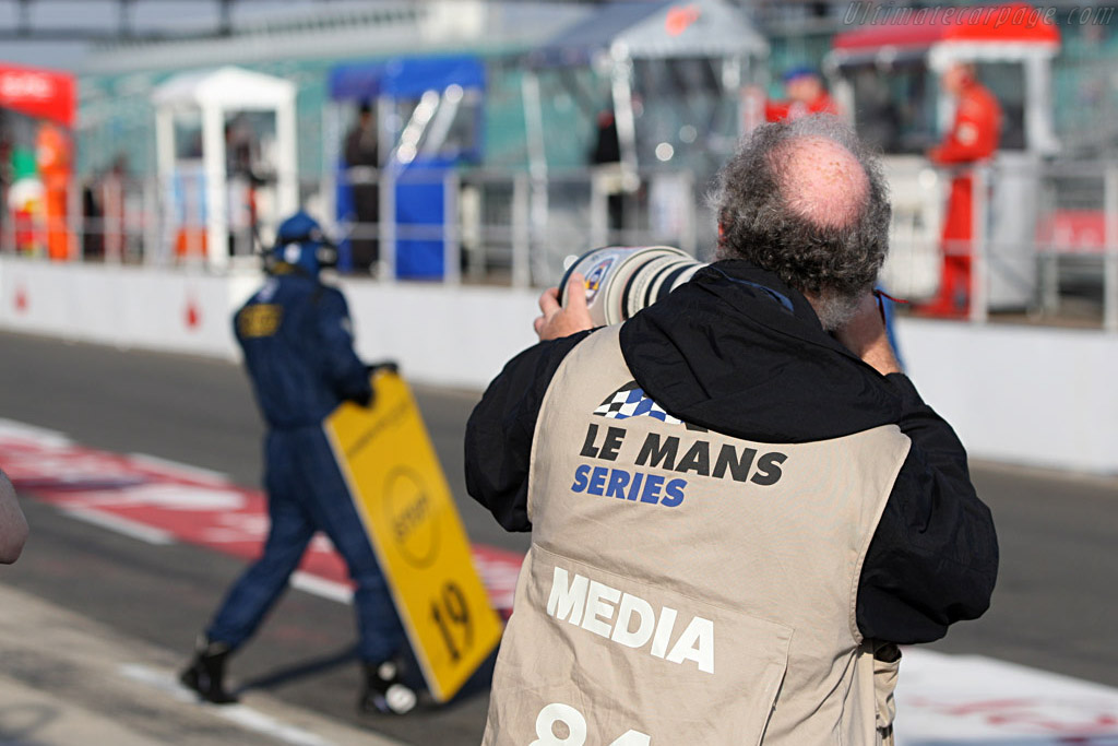 Paparazzi in action   - 2007 Le Mans Series Silverstone 1000 km