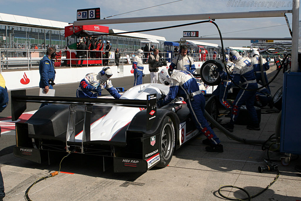 Peugeot traffic jam - Chassis: 908-03 - Entrant: Team Peugeot Total - 2007 Le Mans Series Silverstone 1000 km