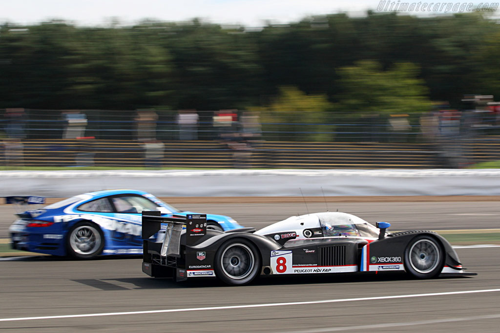 Rushing by the backmarkers - Chassis: 908-03 - Entrant: Team Peugeot Total - 2007 Le Mans Series Silverstone 1000 km