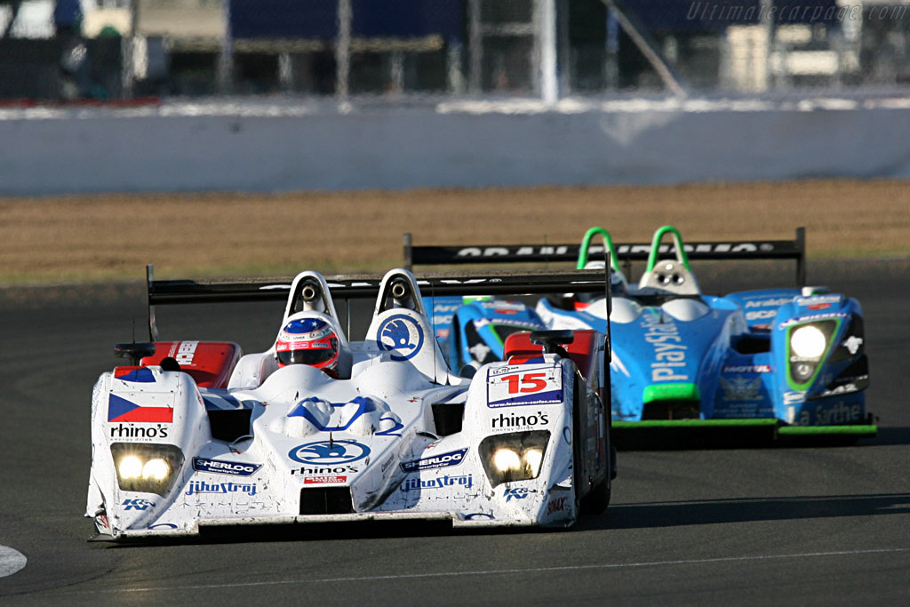 The Mucke and Collard fight - Chassis: B0610-HU03 - Entrant: Charouz Racing System - 2007 Le Mans Series Silverstone 1000 km