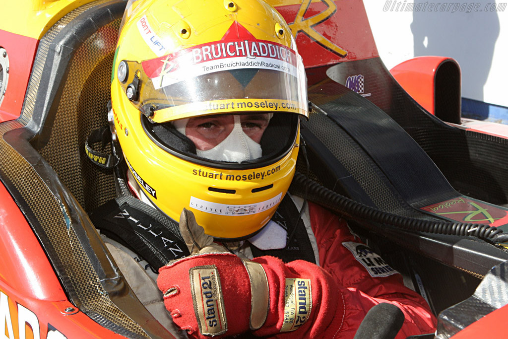 Thumbs up from Stuart Mosely   - 2007 Le Mans Series Silverstone 1000 km