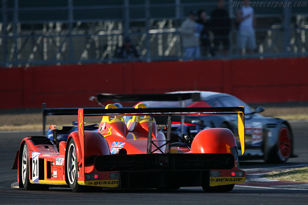 Works Radical spent more time off the track than on - Chassis: SR9002 - Entrant: Bruichladdich Radical - 2007 Le Mans Series Silverstone 1000 km