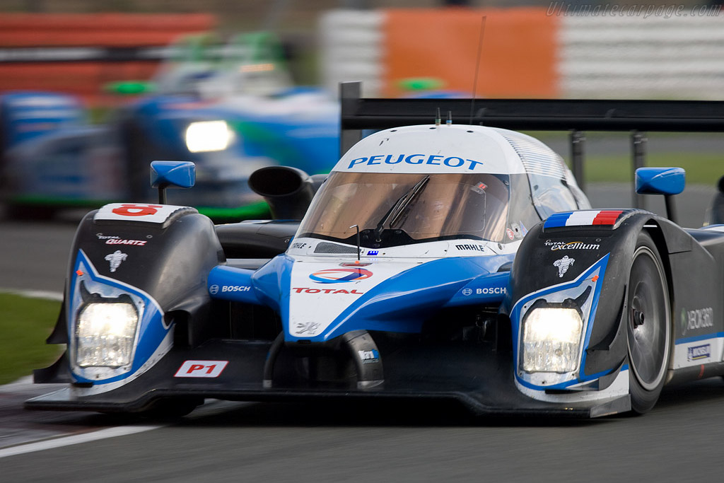 Edging through traffic - Chassis: 908-03  - 2008 Le Mans Series Silverstone 1000 km