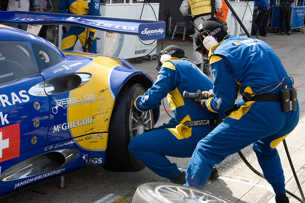 Fresh rubber for the Speedy Spyker - Chassis: XL9AB01G57Z363191  - 2008 Le Mans Series Silverstone 1000 km