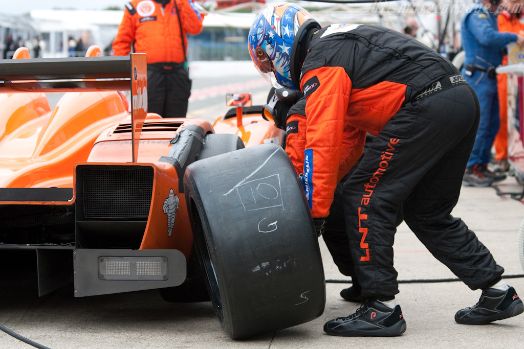 Fresh rubber - Chassis: 09S-06  - 2009 Le Mans Series Silverstone 1000 km