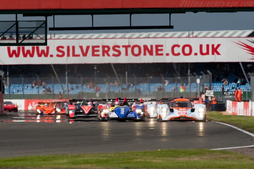 Off they go - Chassis: B0960-HU02S  - 2009 Le Mans Series Silverstone 1000 km
