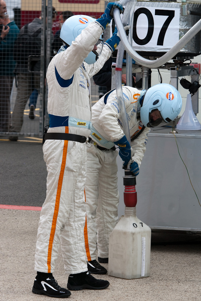 Removing left-over petrol   - 2009 Le Mans Series Silverstone 1000 km