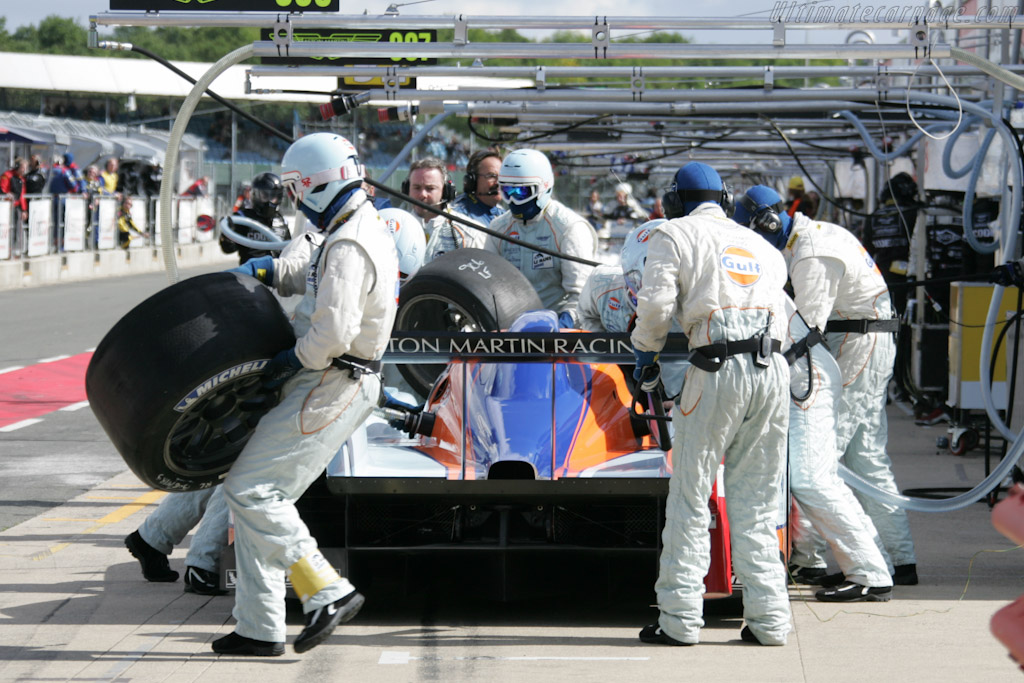 Aston Martin Racing stop   - 2010 Le Mans Series Silverstone 1000 km (ILMC)