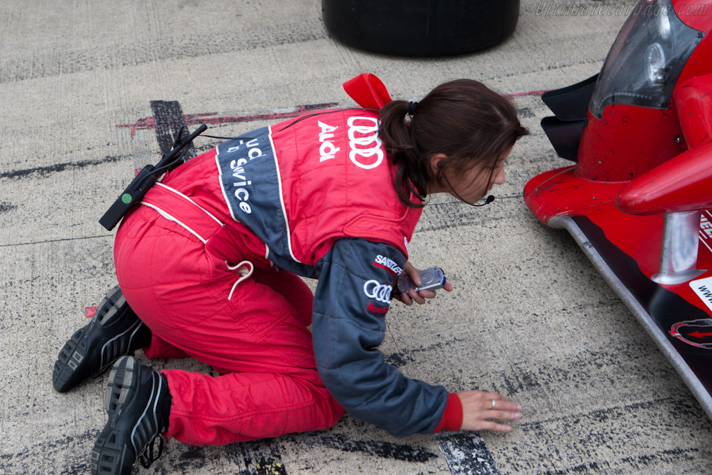 Debris Check   - 2010 Le Mans Series Silverstone 1000 km (ILMC)