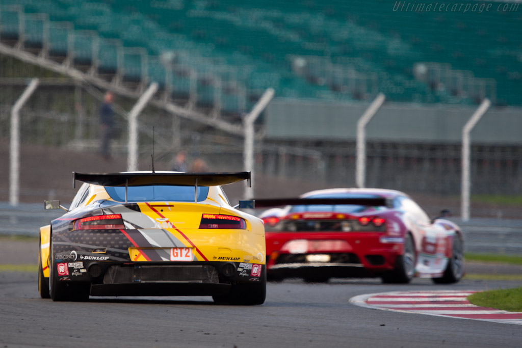 GT2 leaders - Chassis: GT2/006  - 2010 Le Mans Series Silverstone 1000 km (ILMC)